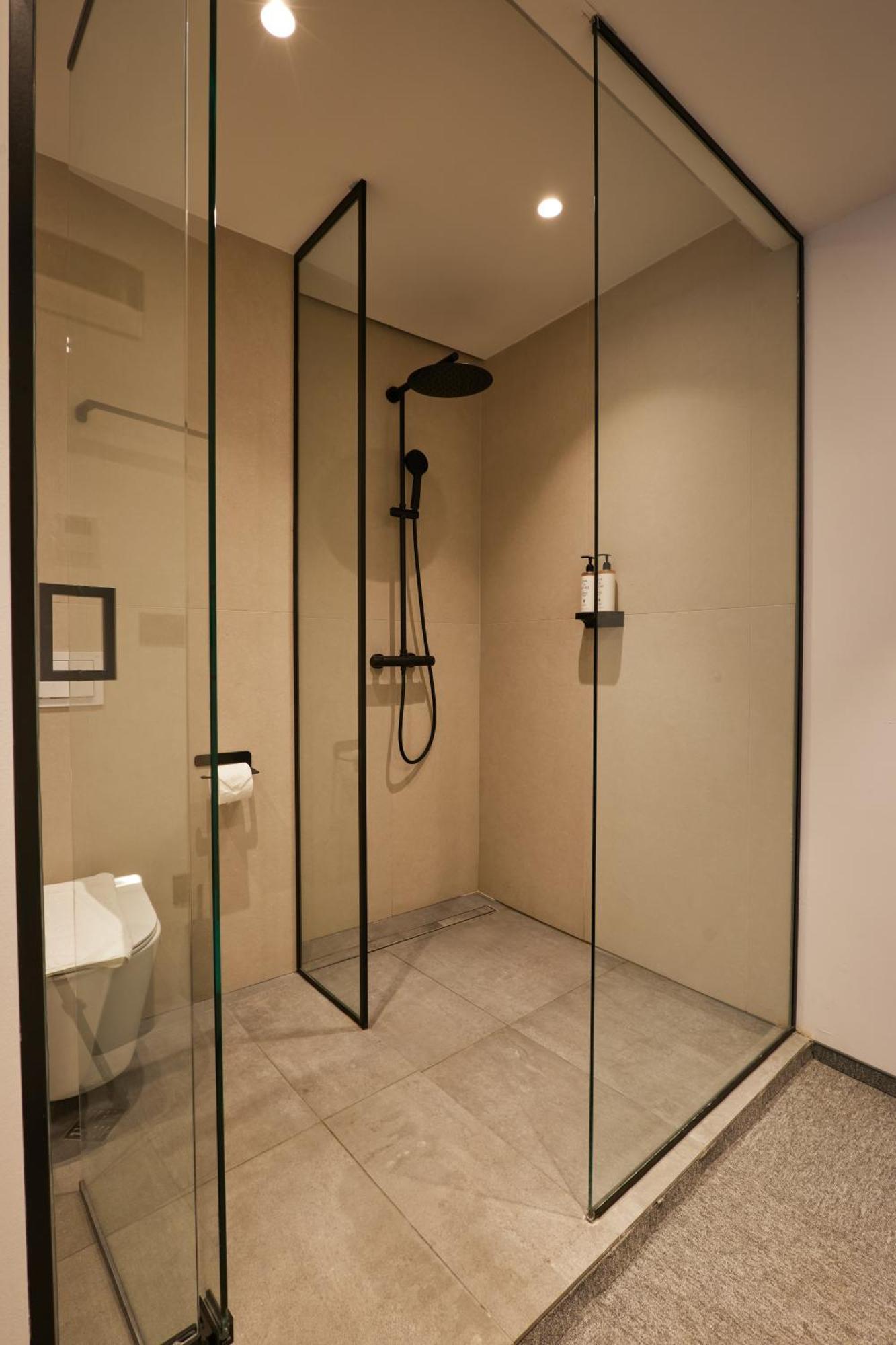 Bizarre Boutique Hotel Варна Экстерьер фото