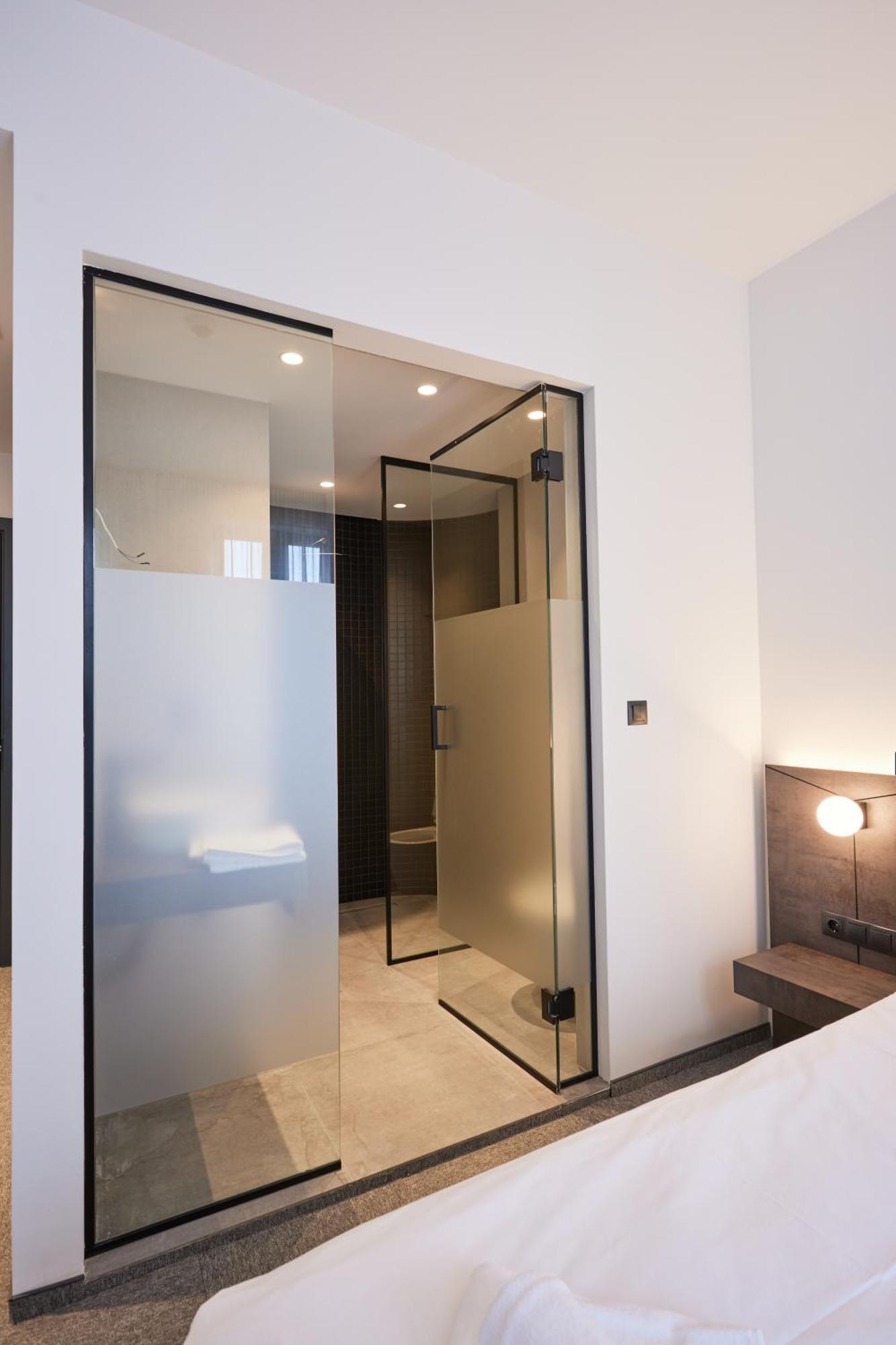 Bizarre Boutique Hotel Варна Экстерьер фото