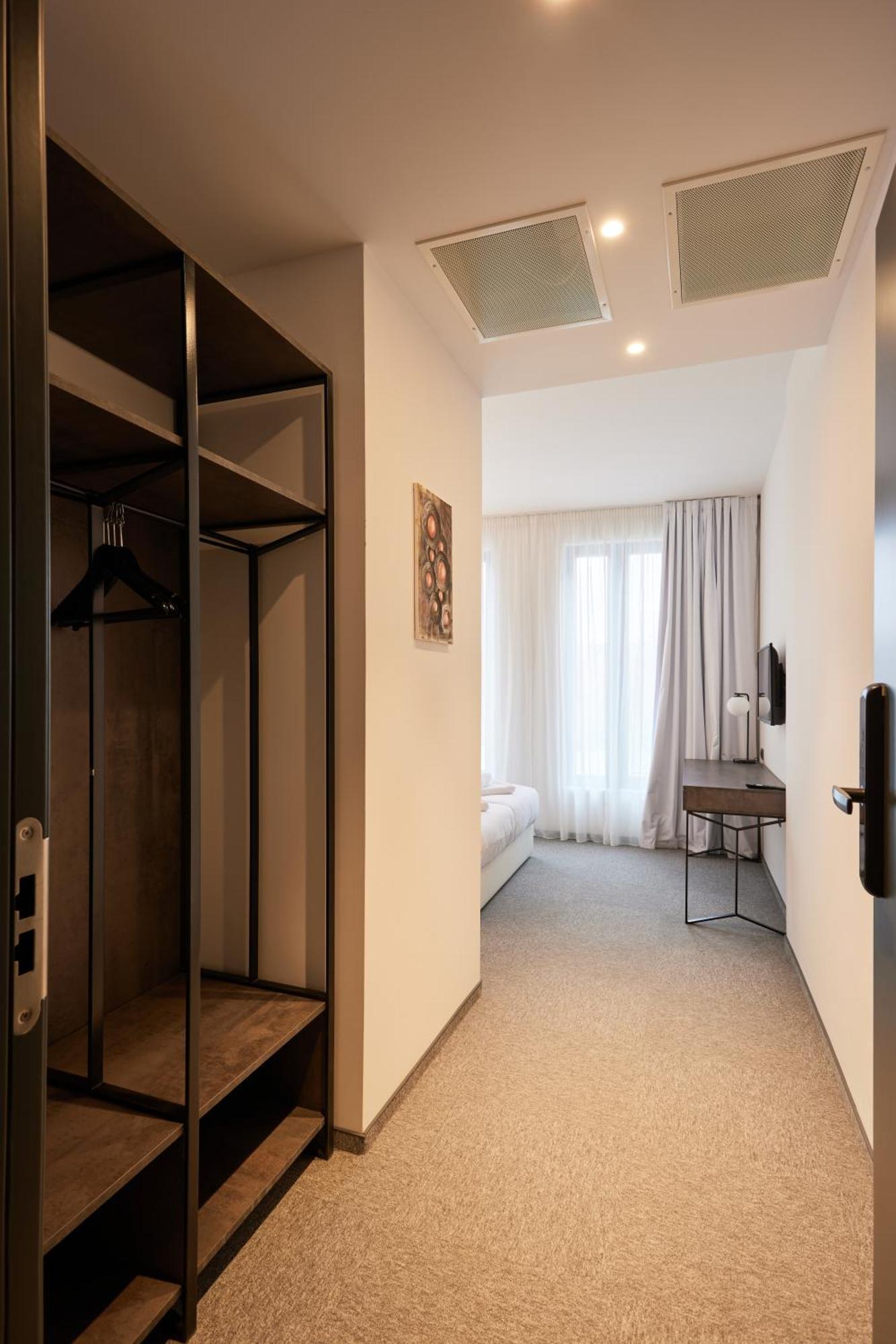 Bizarre Boutique Hotel Варна Экстерьер фото