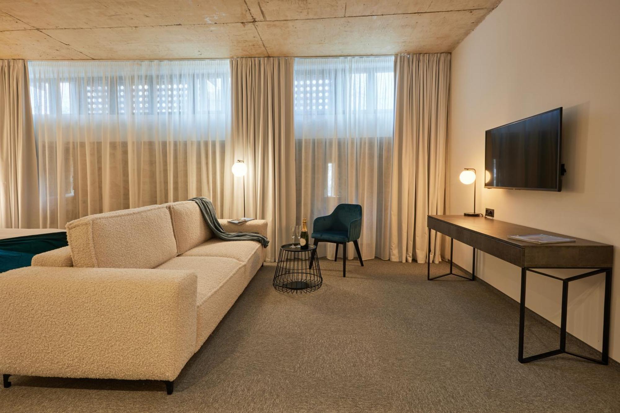 Bizarre Boutique Hotel Варна Экстерьер фото